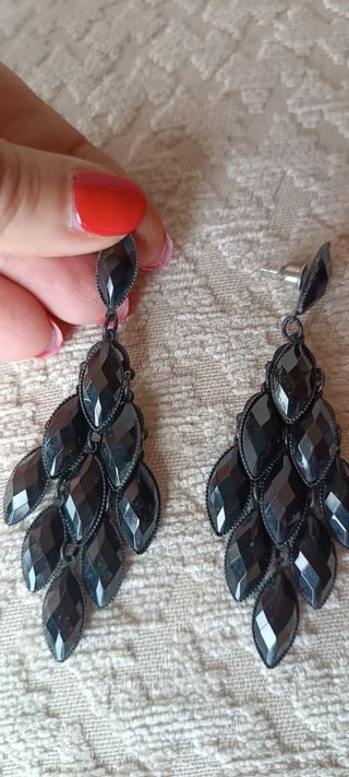 Pendientes negros bisutería