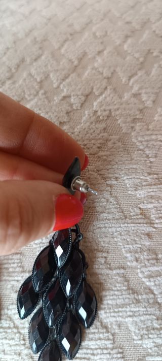 Pendientes negros bisutería