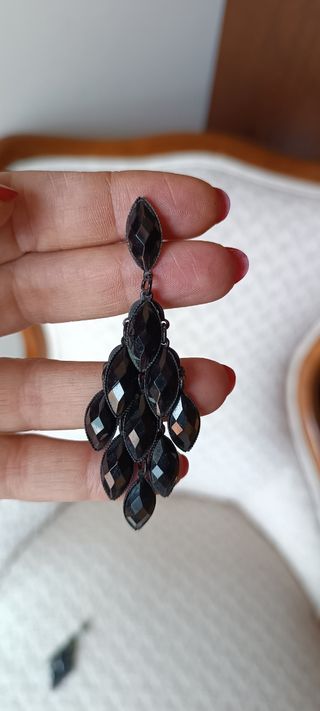 Pendientes negros bisutería