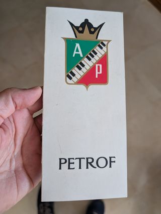 Piano Petrof