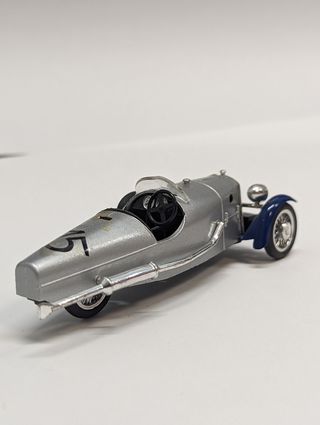 Coche de carreras escala 1:43