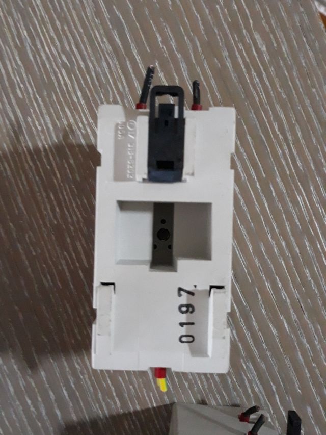 16 enchufes eléctricos nuevos