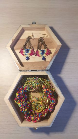 Collar, pendiente, anillo pulsera africana