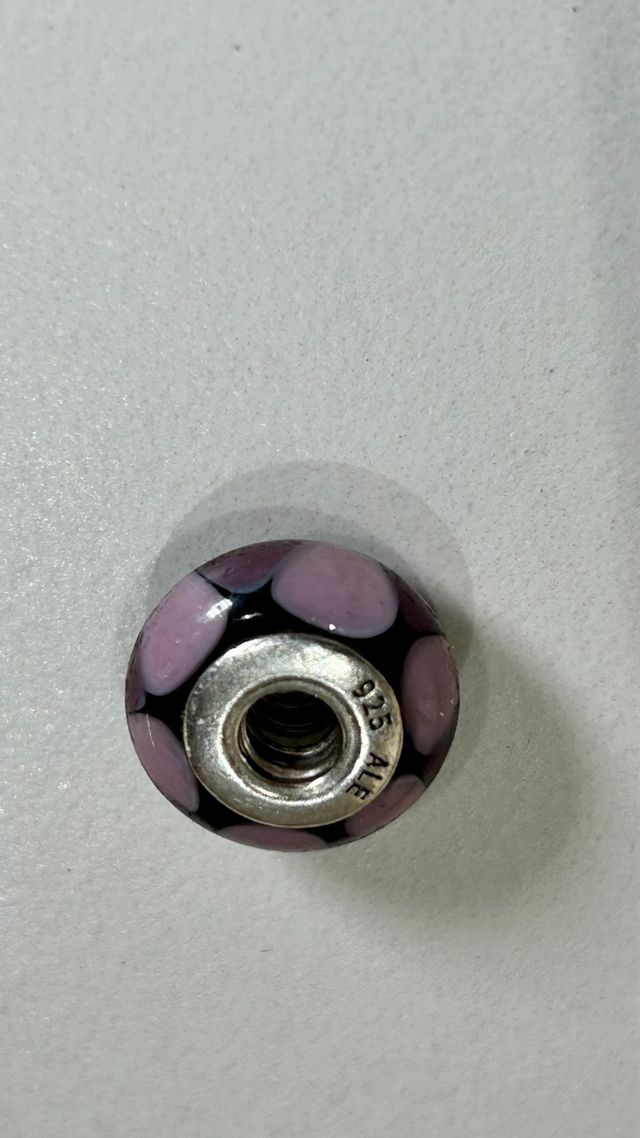 Charm Pandora morado y rosa