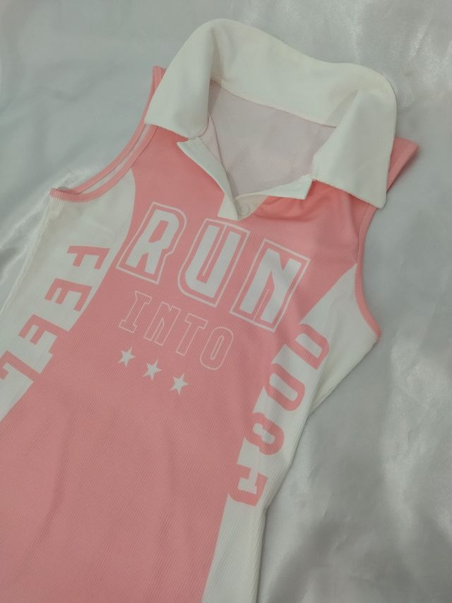 Vestido deportivo rosa y blanco
