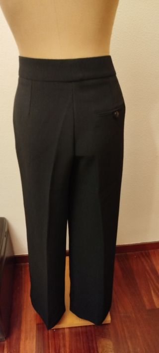 Pantalón negro ancho, elegante