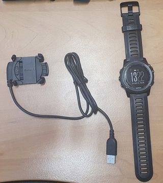 Garmin Fenix 3 con cable de carga
