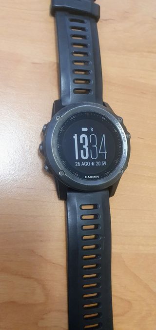 Garmin Fenix 3 con cable de carga