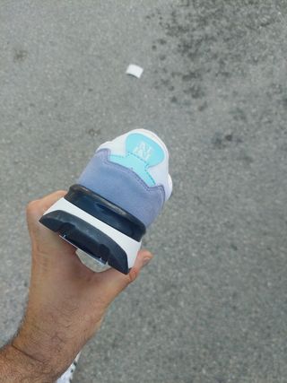 Scarpe sportive blu e bianche