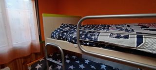 Litera infantil madera-metal verde-naranja