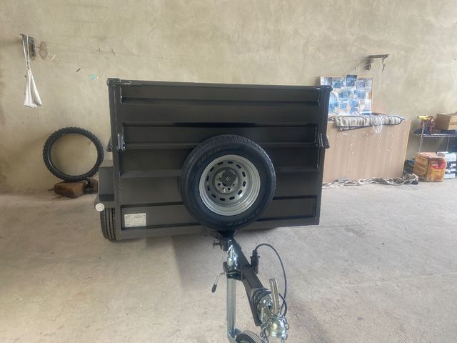 Remolque agrícola robusto basculante