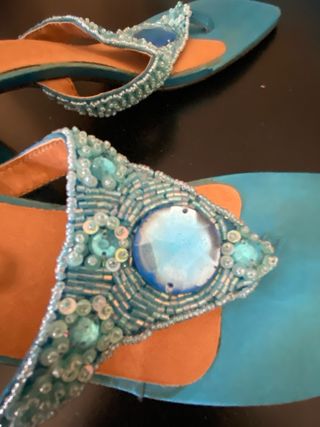 Sandalias tacón azul turquesa pedrería