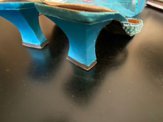 Sandalias tacón azul turquesa pedrería