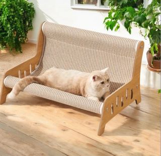 Bellissima poltrona in legno e tessuto Tiragraffi