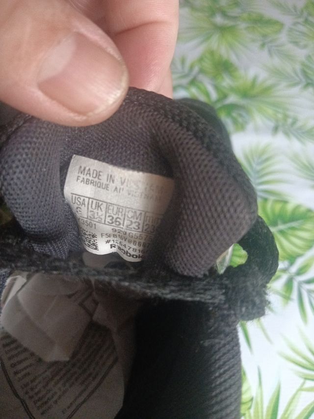 Zapatillas Reebok Classic - Negras y Doradas