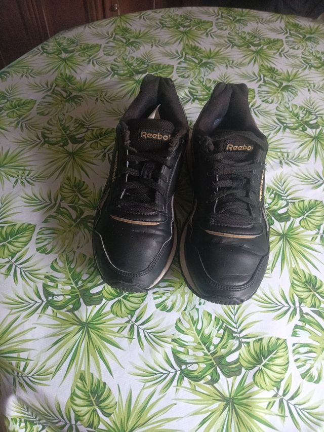 Zapatillas Reebok Classic - Negras y Doradas