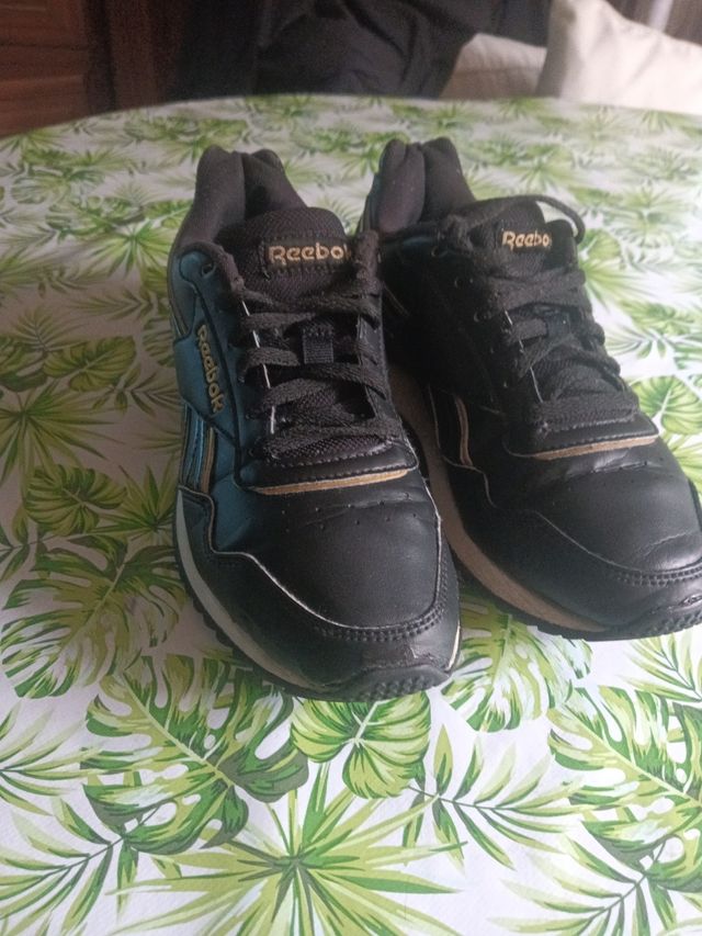 Zapatillas Reebok Classic - Negras y Doradas