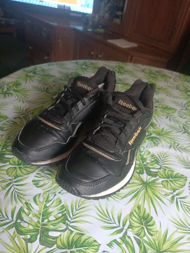 Zapatillas Reebok Classic - Negras y Doradas