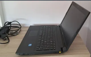 Portátil Lenovo negro