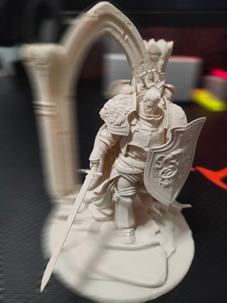 Miniatura Primarca León 3D, Resina y filamento.