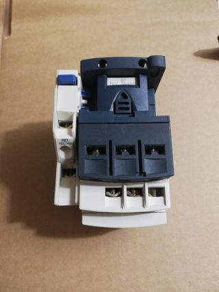 Contattore Telemecanique LC1D09 LAD8N11 telerotore