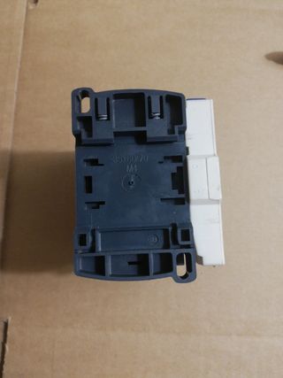 Contattore Telemecanique LC1D09 LAD8N11 telerotore