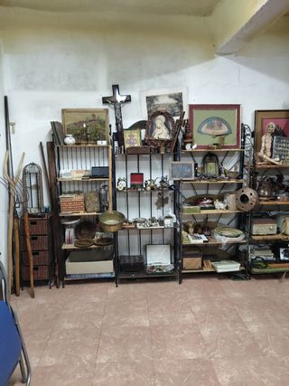 Lo
te antigüedades: jarrones, cuadros...