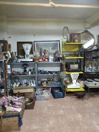 Lo
te antigüedades: jarrones, cuadros...
