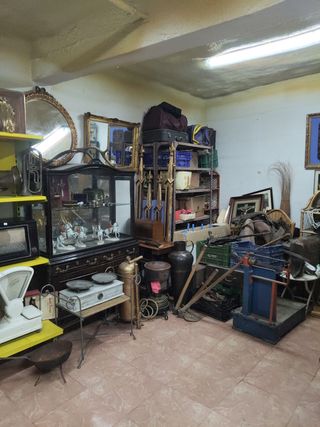 Lo
te antigüedades: jarrones, cuadros...