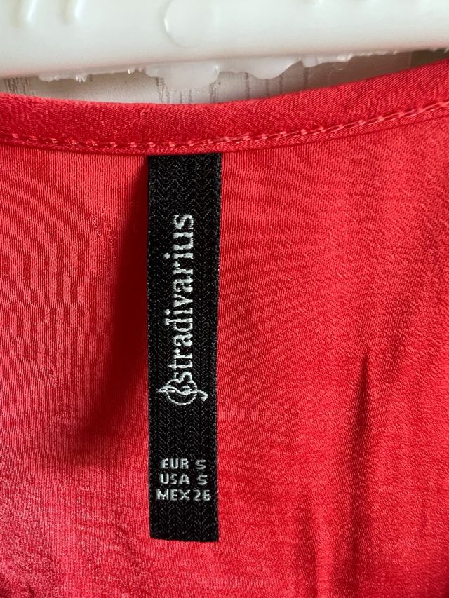 Blusa Stradivarius roja talla S