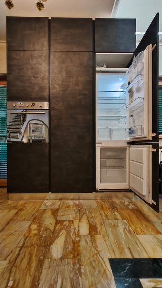 Panca Con Schienale In Similpelle Nera | 112x65,5x75 Cm | Imbottita E Comoda | Piedini In Legno | Per Soggiorno O Ufficio