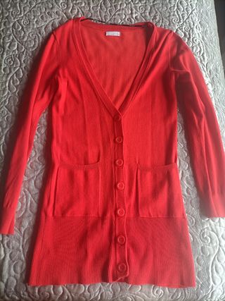 Chaqueta roja y camisa a cuadros Vero Moda