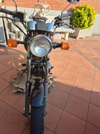 Honda CB250 Two Fifty - Moto