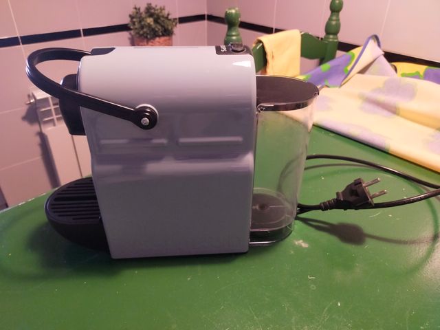 Cafetera Nespresso Krups Azul pastel. No funciona.