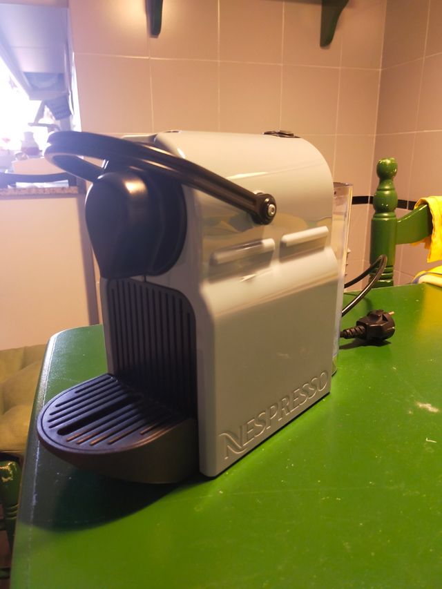 Cafetera Nespresso Krups Azul pastel. No funciona.