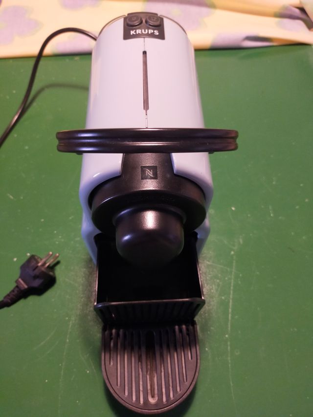 Cafetera Nespresso Krups Azul pastel. No funciona.