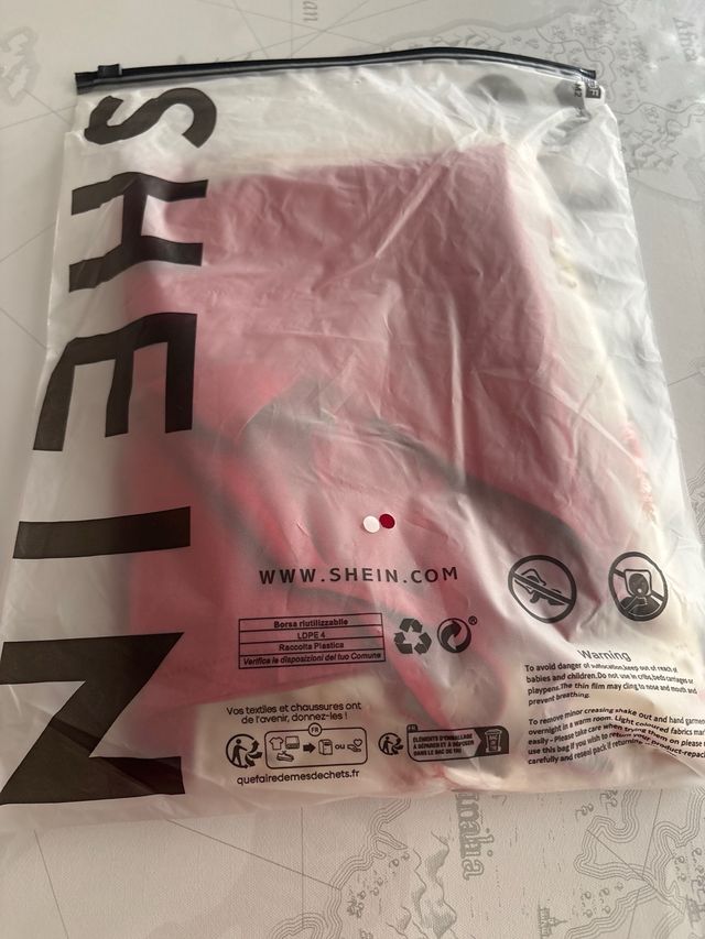 Pijama satén rojo y beige - 2 piezas