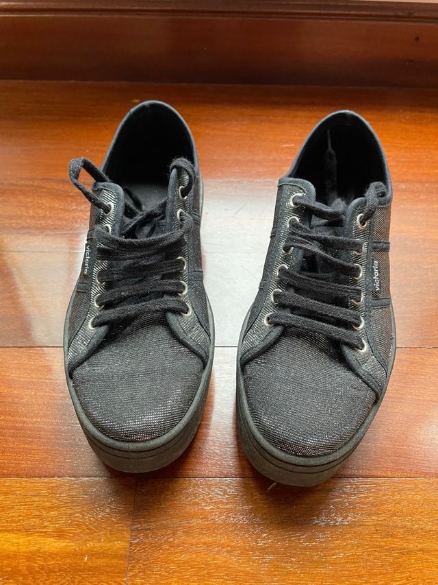 Plataformas Victoria negras con brillos