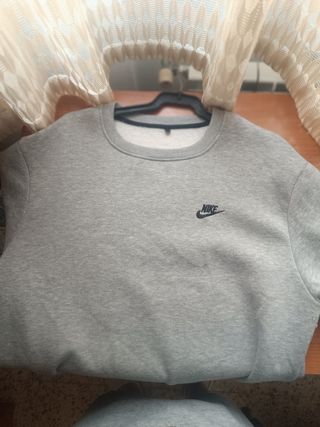 Sudadera Nike gris