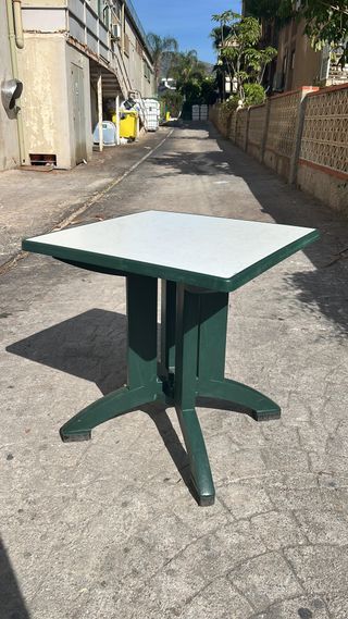 Mesa plástico terraza - verde y blanca