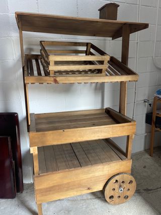 Carrito expositor madera