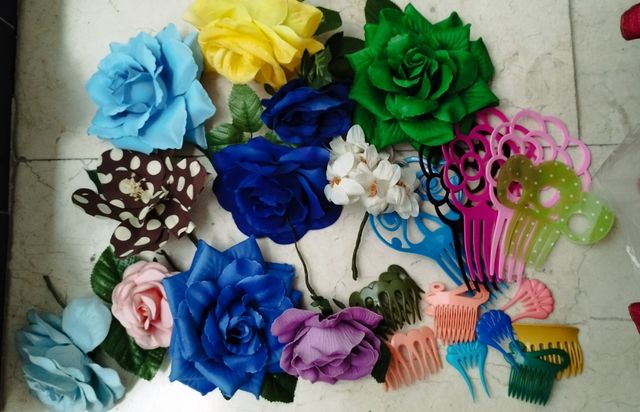 Flores e pentes vintage. Lote inteiro.