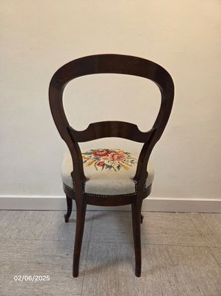 Sillas antiguas tapizadas (2 u. Se venden sueltas)