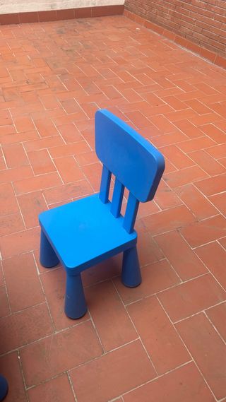 Mesa infantil + 2 sillas