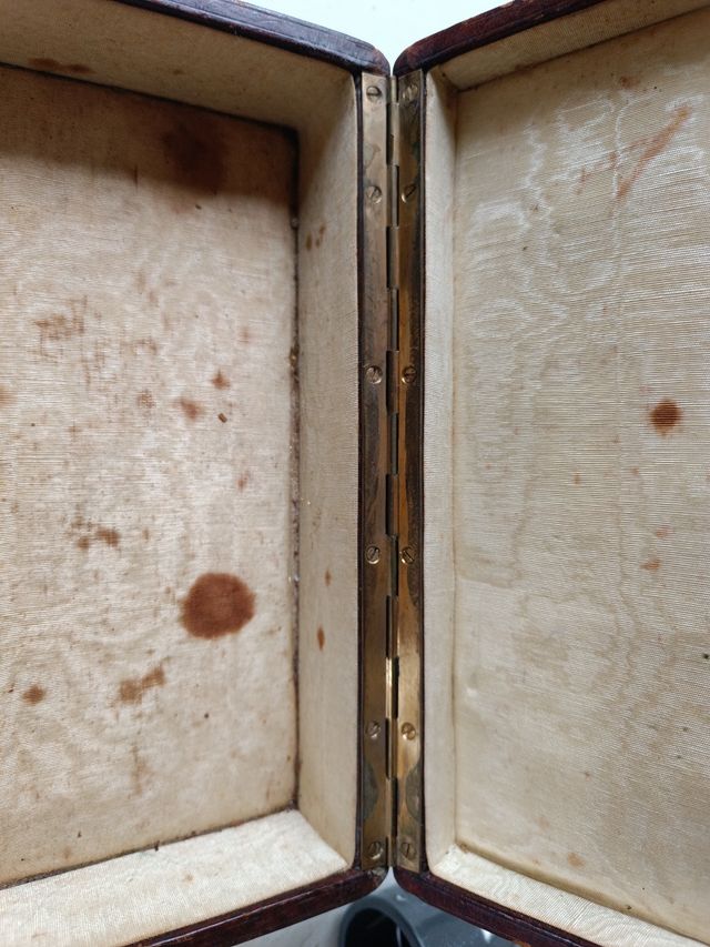 Caja antigua de madera