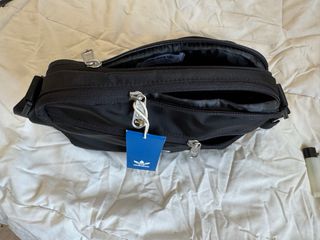 Riñonera Adidas negra