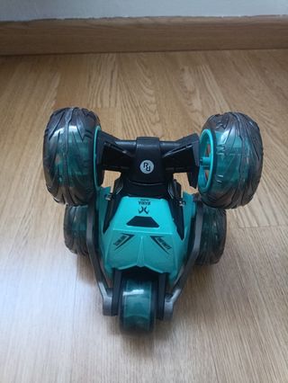 Coche teledirigido acrobático todoterreno con caja