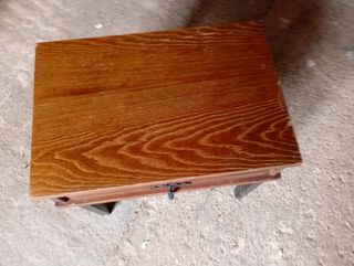 Mesilla de noche madera oscura