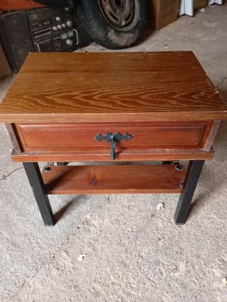 Mesilla de noche madera oscura