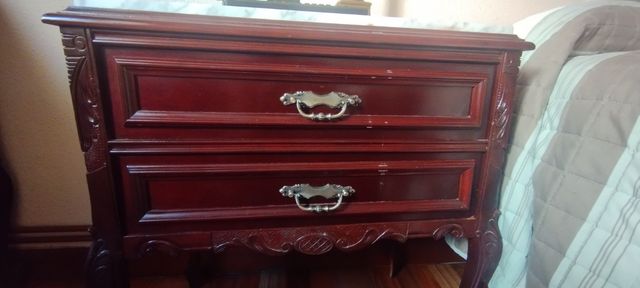 Cómoda y mesillas antiguas - Madera y mármol